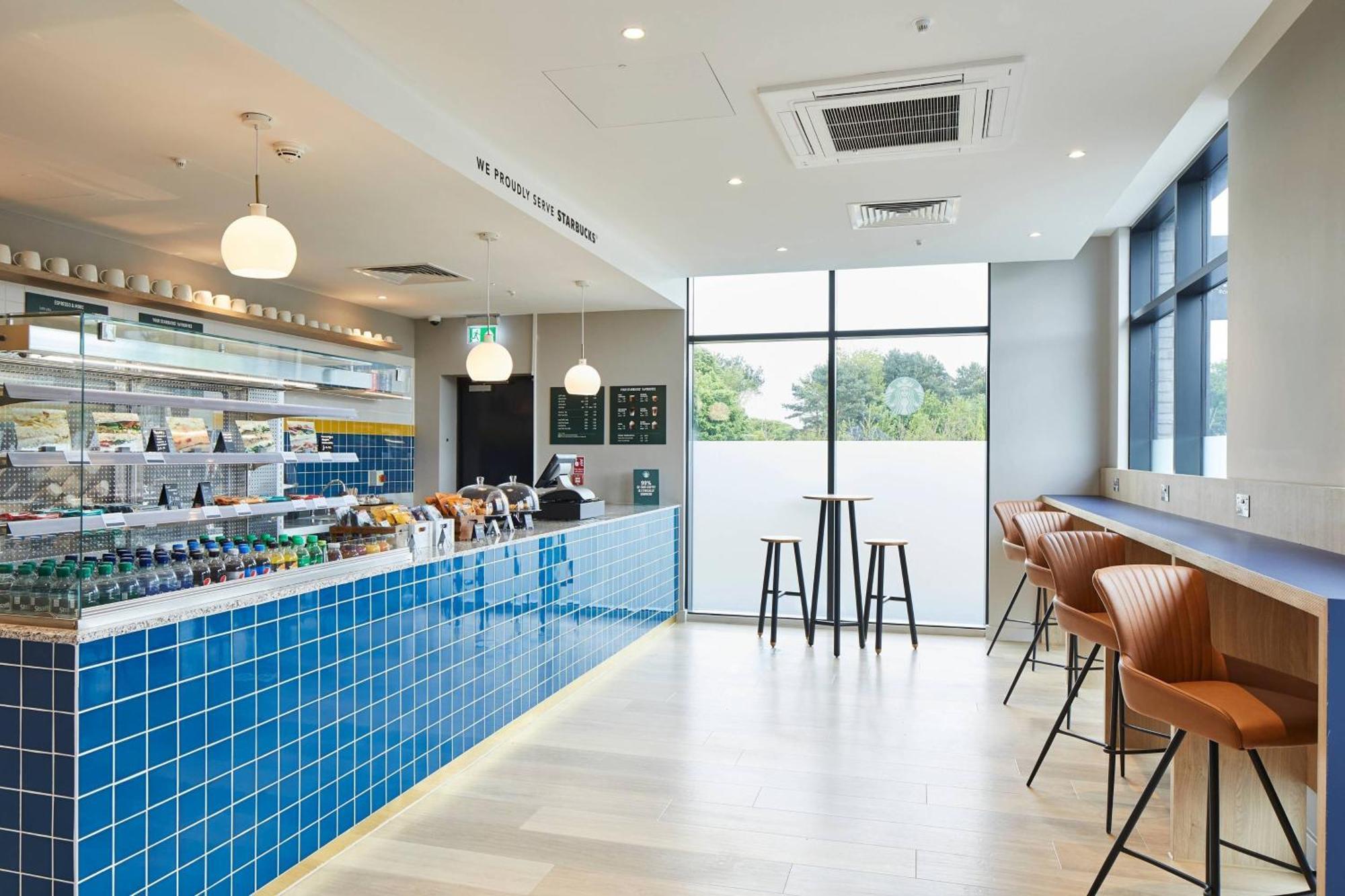 Отель Courtyard By Marriott Stoke On Trent Staffordshire Экстерьер фото
