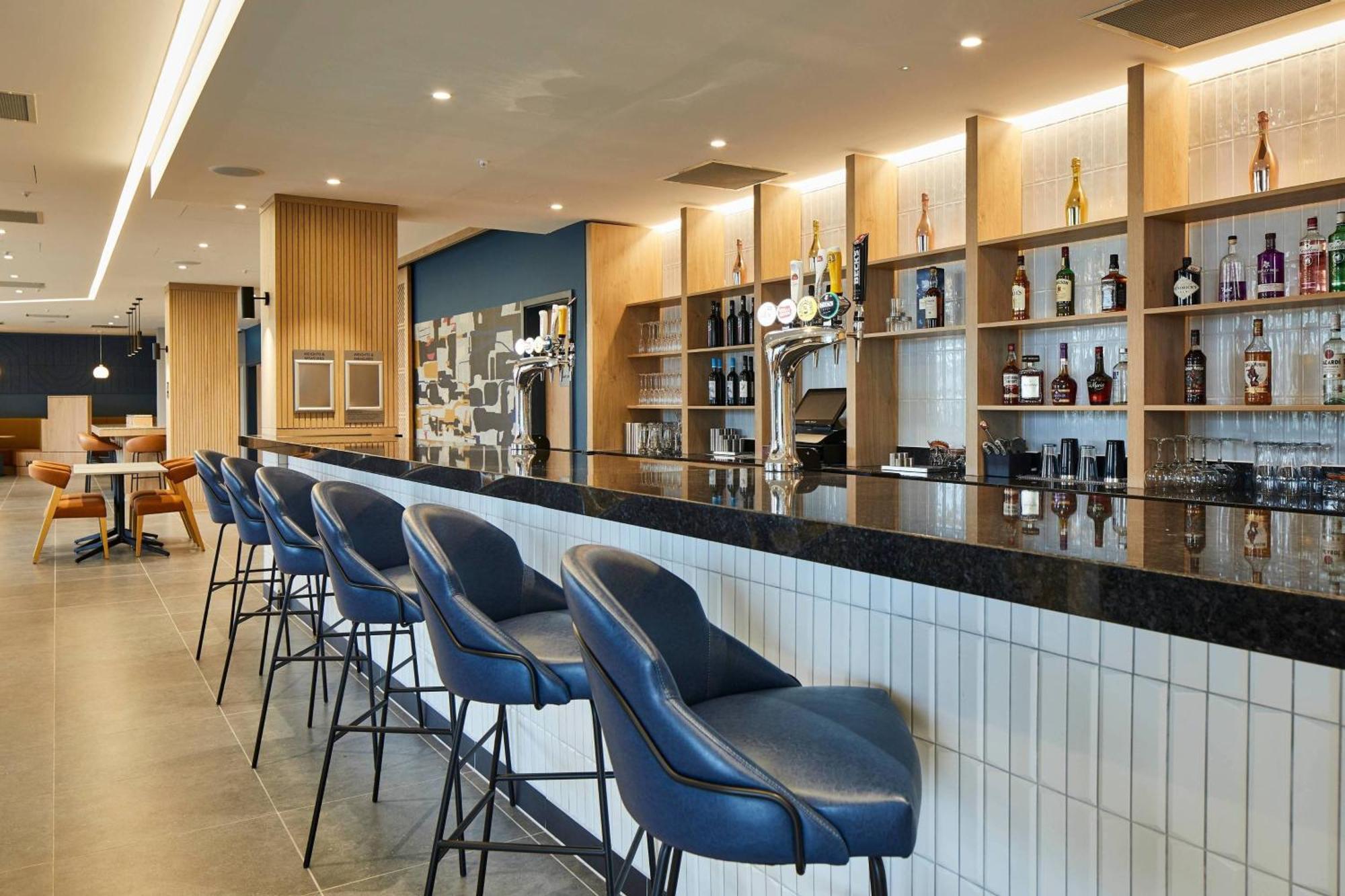 Отель Courtyard By Marriott Stoke On Trent Staffordshire Экстерьер фото